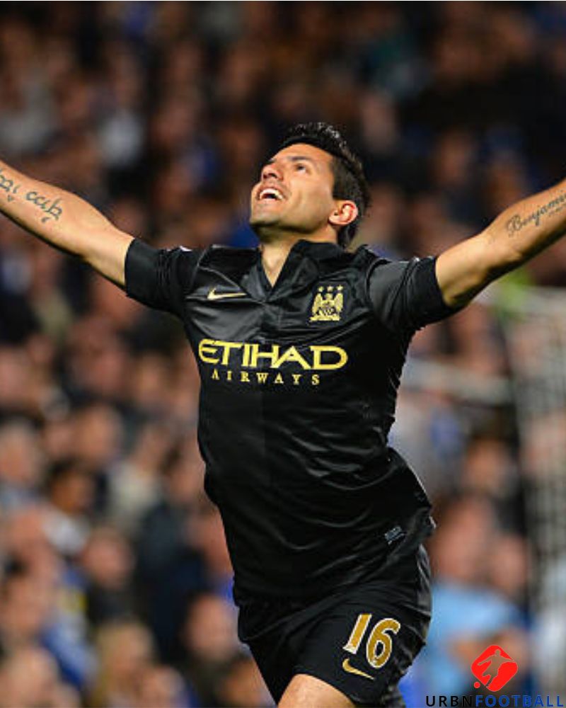 AGUERO KUN 2013-14 (Man C)